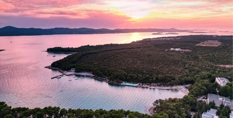 Estetska kirurgija - Akcija, popust i sniženje. (ponuda: 261342)