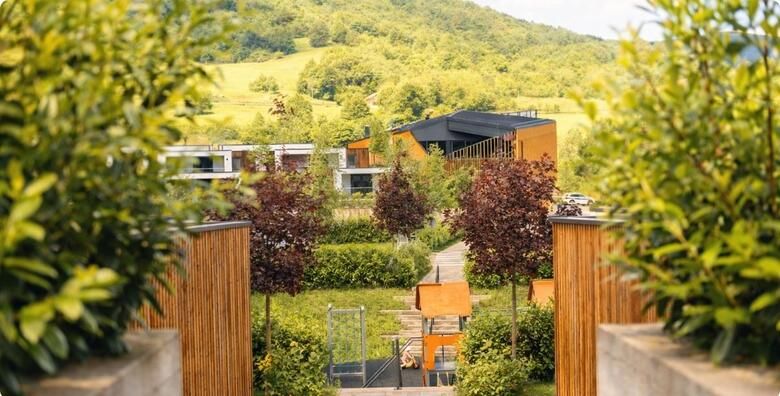 Svibanj na Plitvicama  1 ili 2 nocenja s doruckom za 2 ili 4 osobe u mobilnim kucicama uz 2 sata koristenja e bicikla