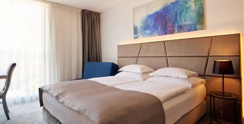 HOTEL PARIS 4  Opatija  2 nocenja s polupansionom za dvije osobe  GRATIS paket za 1 dijete do 5 99 godina