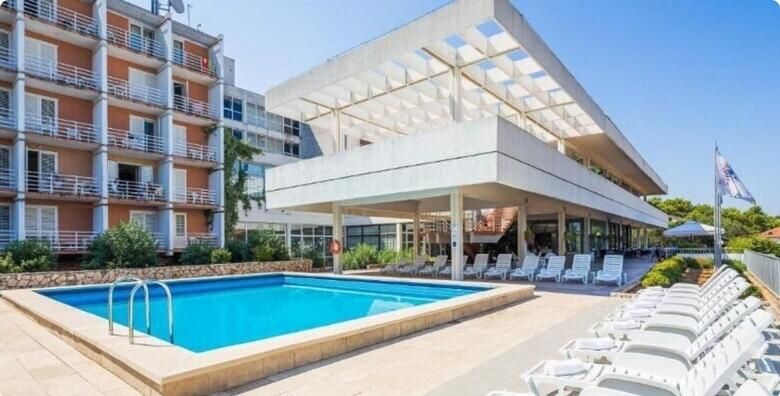 ALL INCLUSIVE odmor od 2 3 ili 5 nocenja za 2 odrasle osobe  GRATIS paket za do 2 djece u Hotelu Hvar 3  Jelsa