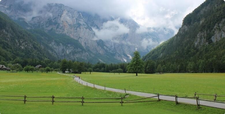 Planinarski izlet u Logarsku dolinu  posjetite jednu od najljepsih alpskih ledenjackih dolina prepunu bujnog zelenila i prekrasni slap Rinka