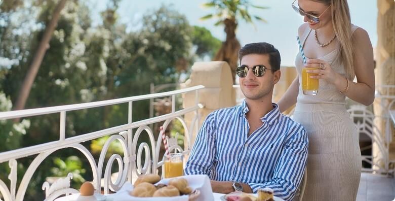 Hotel Bristol 4  1 ili vise nocenja s polupansionom za 2 osobe  gratis paket za 1 dijete do 5 99 godina u centru Opatije