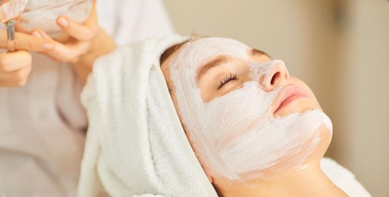 HYDRAFACIAL TRETMAN koji cisti i dubinski hidratizira kozu lica u studiju ljepote Aura Bliss