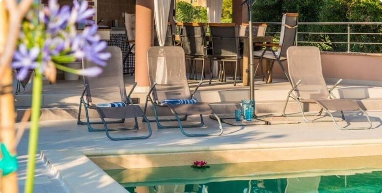 Apartman Masa 3 na UGLJANU  7 nocenja za do 4 osobe u blizini mora uz neograniceno koristenje vanjskog bazena