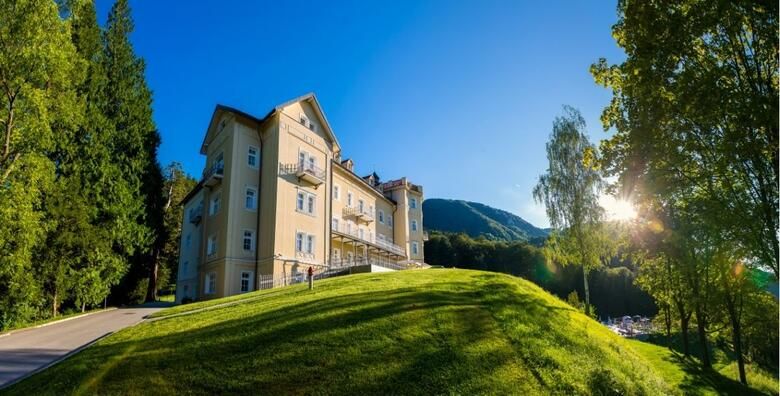ADULTS ONLY Hotel Sofijin dvor 4  Rimske terme  2 nocenja s polupansionom za dvoje uz kupku sa sampanjcem i kupanjem u termalnim bazenima