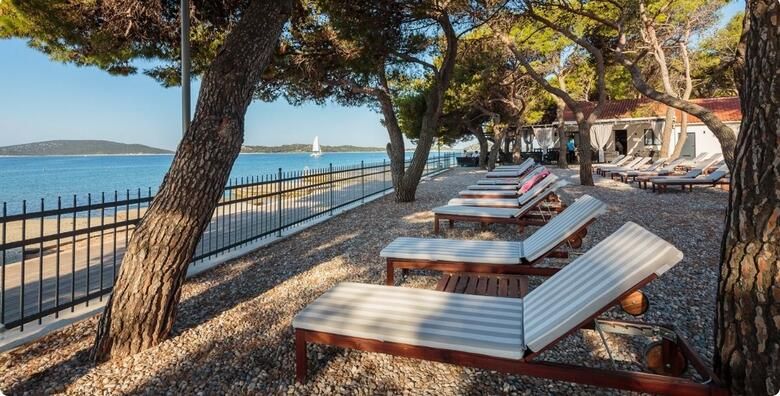 POSEBNA PONUDA Proljece u Villa Arausana  Antonina 4  2 nocenja s polupansionom za 2 odraslih i 1 dijete do 14 99 g  GRATIS paket za 1 dijete do 2 99 g 