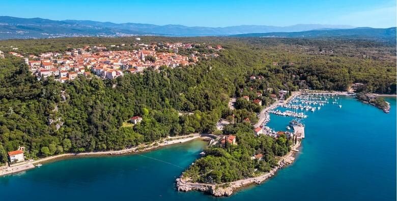 Hotel Delfin na otoku Krku  odmor uz 2 ili 3 nocenja s polupansionom za 2 odraslih i 2 djece do 11 99 godina