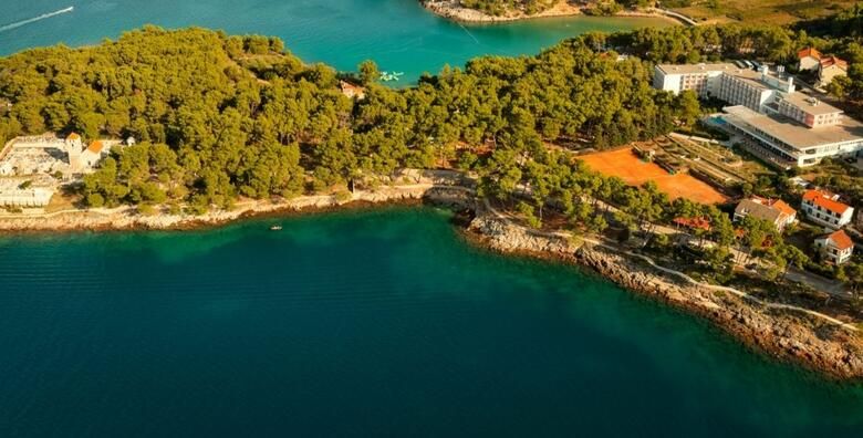 LJETO U JELSI Hotel Hvar 3  ALL INCLUSIVE obiteljski odmor od 2 3 ili 5 nocenja za 2 odraslih i do 2 djece uz koristenje vanjskog bazena