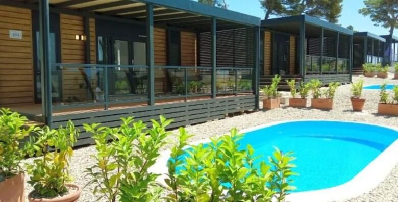 Park Villas by Morenia 4  2 5 ili 7 nocenja za do 4 odraslih i 2 djece do 11 99 godina u Deluxe kamping vili s privatnim bazenom grijanim bazenom