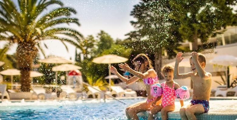 LAST MINUTE Aminess Velaris Resort 4  4 nocenja s polupansionom za 2 osobe i 1 dijete ili 3 odraslu osobu uz koristenje vanjskog bazena i fitnessa