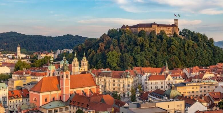 Upustite se u raskosnu avanturu arborteuma VOLCJI POTOK uzivajte u izlozbi sarenih tulipana te posjetite sarmantnu LJUBLJANU