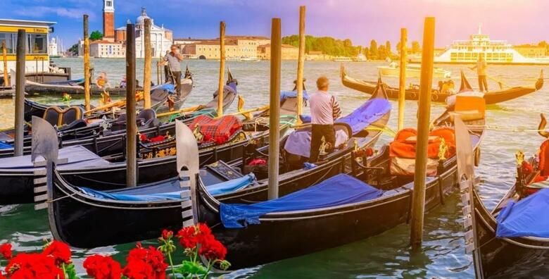 Venecija i otoci Lagune  posjetite grad gondola i razgledajte otoke Murano i Burano uz 1 nocenje s doruckom u hotelu 3 