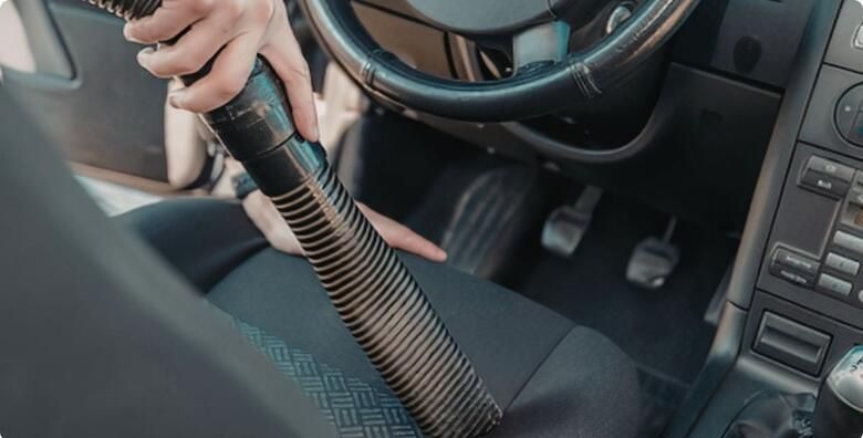 Kompletan paket  kemijsko ciscenje sjedala i vrata  vanjsko pranje i premaz tekucim voskom u Auto centru Jimmy