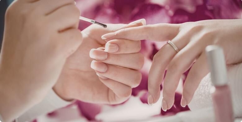 Biab ojacani trajni lak u salonu House of Beauty by Gabriela  dodajte svojim noktima novu dimenziju uz cvrstocu i zastitu