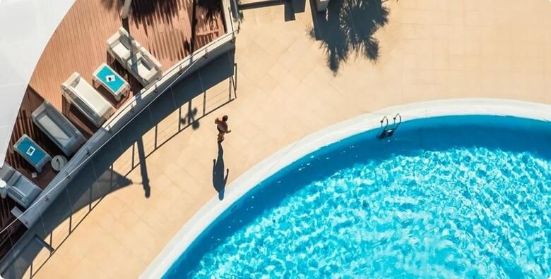 Rovinj Maistrin kamp Polari 4  obiteljski odmor uz 2 nocenja za 4 odraslih  gratis paket za 2 djece do 11 99 godina u kompletno opremljenoj Standard mobilnoj kucici