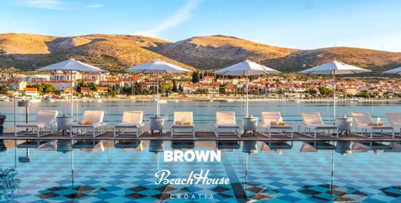 Brown Beach House 4  Trogir  2 nocenja s doruckom u sobi 1x vecerom u 5 slijedova za dvoje 2x relax masazom uz neograniceno koristenje bazena jacuzzija i sauna
