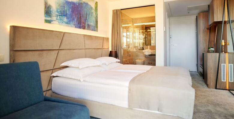 HOTEL PARIS 4  Opatija  1 nocenje s polupansionom za dvije osobe  GRATIS paket za 1 dijete do 5 99 godina