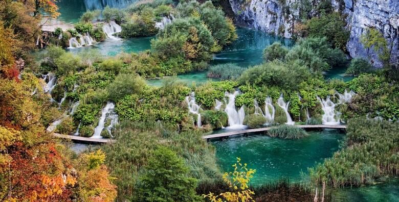 NP PLITVICKA JEZERA  obiteljska idila na Plitvicama uz 2 nocenja s polupansionom za 2 osobe i do 2 djece u Hotelu Jezero 3 
